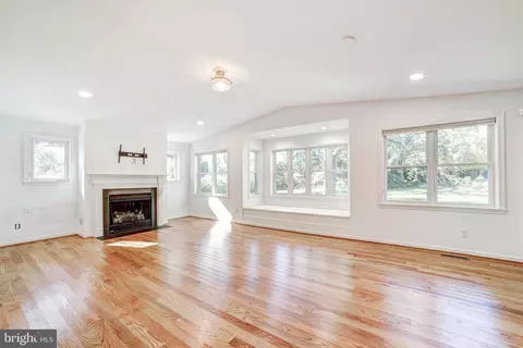 Living - 7806 Maple Ave, Towson, MD 21204 photo 9 of 10