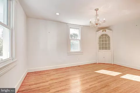 Living - 7806 Maple Ave, Towson, MD 21204 photo 3 of 10