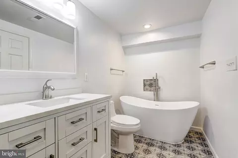 Bath - 7806 Maple Ave, Towson, MD 21204 photo 2 of 5