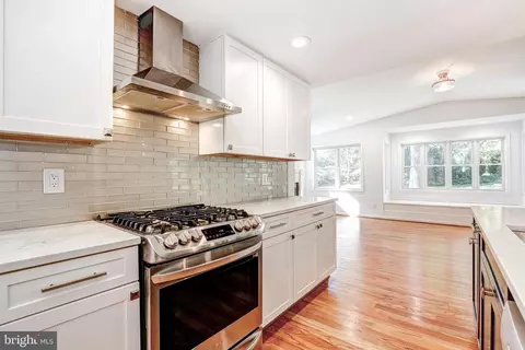 Kitchen - 7806 Maple Ave, Towson, MD 21204 photo 5 of 6