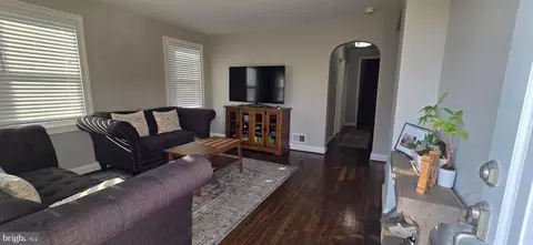 Entry Way - 2804 Ohio Ave, Halethorpe, MD 21227 photo 3 of 17