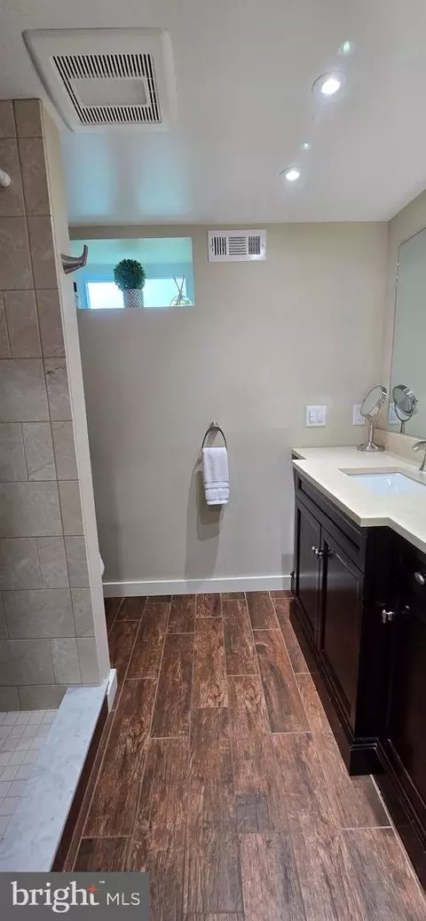Bath - 2804 Ohio Ave, Halethorpe, MD 21227 photo 3 of 3