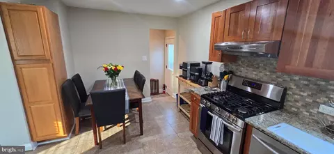 Entry Way - 2804 Ohio Ave, Halethorpe, MD 21227 photo 7 of 17