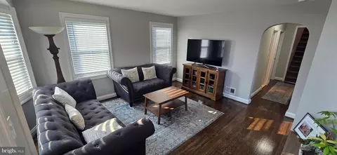 Entry Way - 2804 Ohio Ave, Halethorpe, MD 21227 photo 2 of 17