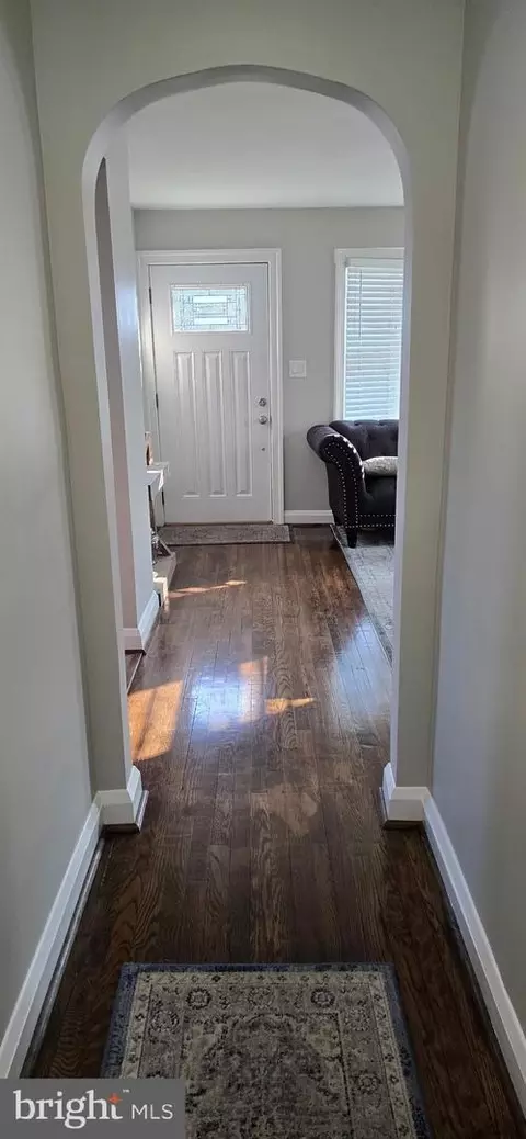 Entry Way - 2804 Ohio Ave, Halethorpe, MD 21227 photo 11 of 17