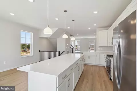 616 Barnehurst St, Middle River, MD 21220