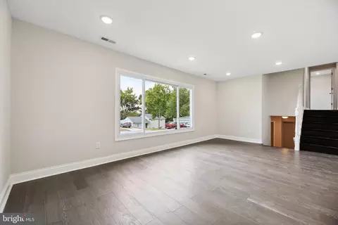Living - 5816 Heron Dr, Halethorpe, MD 21227 photo 3 of 5