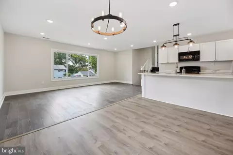 Living - 5816 Heron Dr, Halethorpe, MD 21227 photo 1 of 5