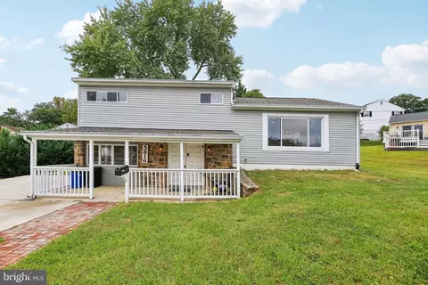 5816 Heron Dr, Halethorpe, MD 21227