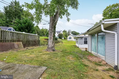 Exterior - 5816 Heron Dr, Halethorpe, MD 21227 photo 6 of 7