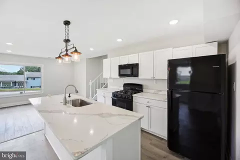 Kitchen - 5816 Heron Dr, Halethorpe, MD 21227 photo 2 of 3