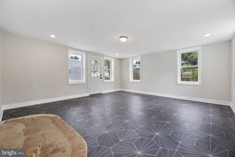 Living - 5816 Heron Dr, Halethorpe, MD 21227 photo 4 of 5