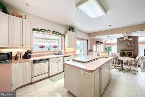 Kitchen - 2627 Stockton Rd, Phoenix, MD 21131 photo 4 of 6