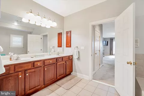 Bath - 1422 Burke Rd, Middle River, MD 21220 photo 1 of 6