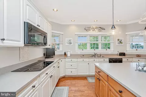 Kitchen - 1422 Burke Rd, Middle River, MD 21220 photo 3 of 8
