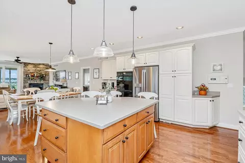 Kitchen - 1422 Burke Rd, Middle River, MD 21220 photo 5 of 8