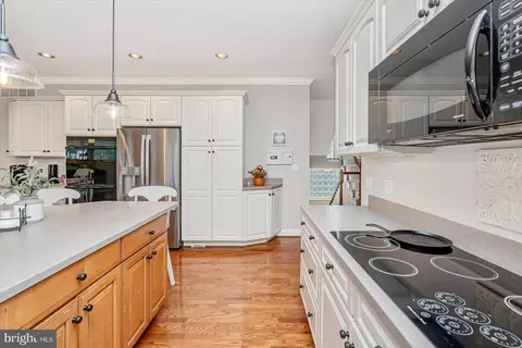 Kitchen - 1422 Burke Rd, Middle River, MD 21220 photo 6 of 8