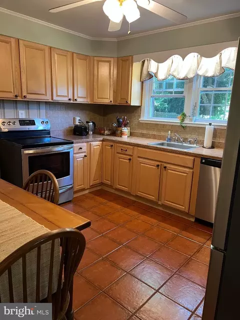 Kitchen - 2913 Paper Mill Rd, Phoenix, MD 21131 photo 2 of 2