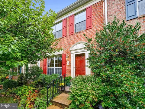 24 White Pine Ct, Cockeysville, MD 21030