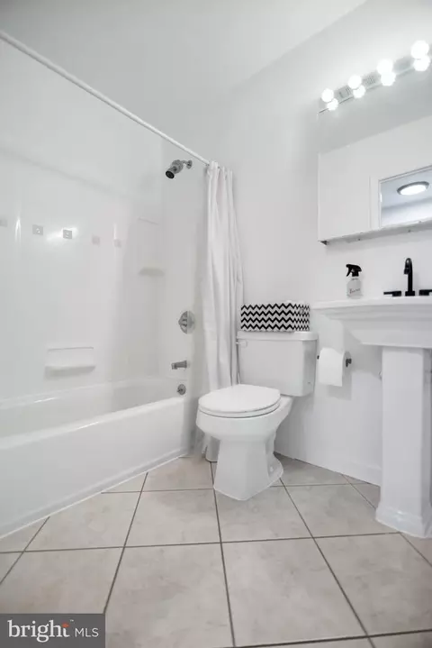 Bath - 5625 Selford Rd, Halethorpe, MD 21227 photo 3 of 8