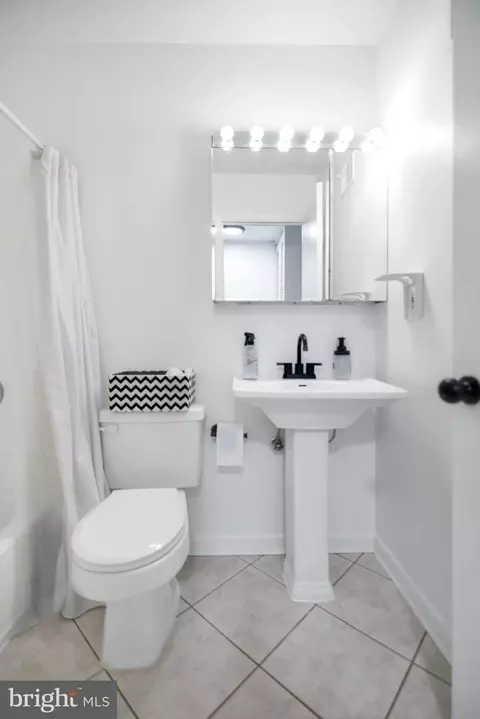 Bath - 5625 Selford Rd, Halethorpe, MD 21227 photo 4 of 8