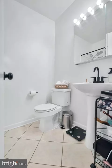 Bath - 5625 Selford Rd, Halethorpe, MD 21227 photo 6 of 8
