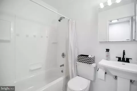 Bath - 5625 Selford Rd, Halethorpe, MD 21227 photo 2 of 8