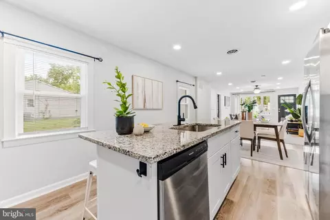 Entry Way - 3325 Choptank Ave, Middle River, MD 21220 photo 4 of 6