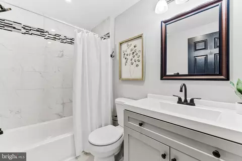 Bath - 3325 Choptank Ave, Middle River, MD 21220 photo 1 of 3