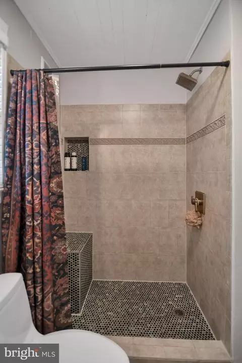 Bath - 1005 Francis Ave, Halethorpe, MD 21227 photo 9 of 15