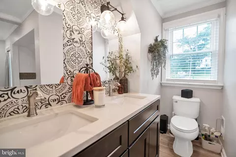 Bath - 1005 Francis Ave, Halethorpe, MD 21227 photo 3 of 15