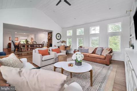 Living - 1005 Francis Ave, Halethorpe, MD 21227 photo 1 of 1