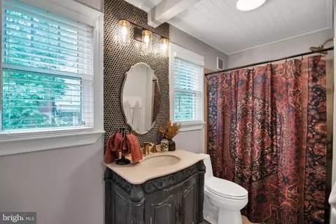 Bath - 1005 Francis Ave, Halethorpe, MD 21227 photo 8 of 15