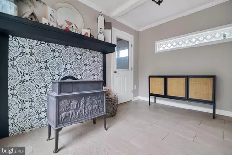 Entry Way - 1005 Francis Ave, Halethorpe, MD 21227 photo 2 of 16
