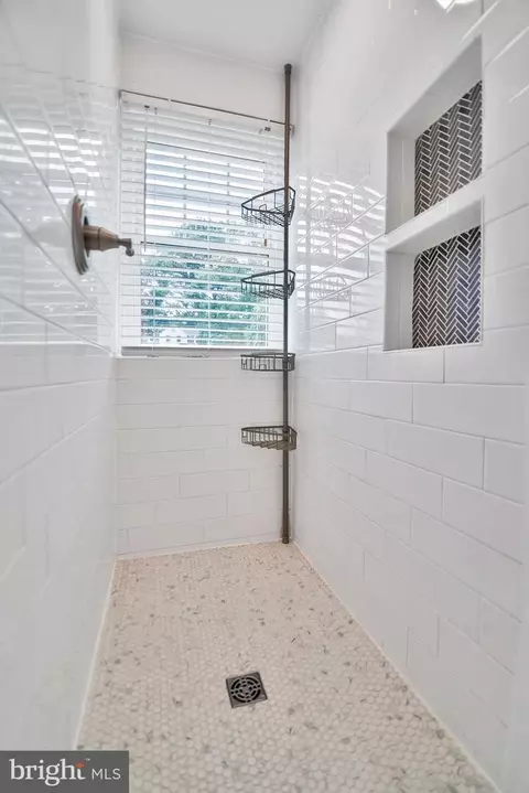 Bath - 1005 Francis Ave, Halethorpe, MD 21227 photo 5 of 15