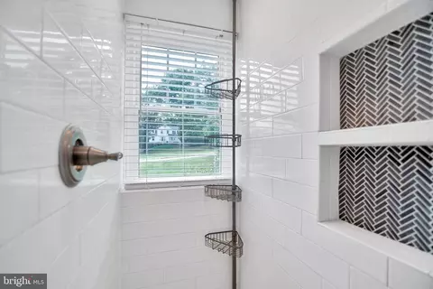 Bath - 1005 Francis Ave, Halethorpe, MD 21227 photo 6 of 15