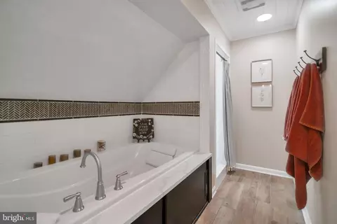 Entry Way - 1005 Francis Ave, Halethorpe, MD 21227 photo 7 of 16