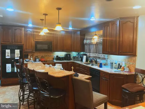 7143 Fairbrook Rd, Windsor Mill, MD 21244 photo 2