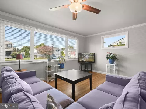 Living - 611 Wallerson Rd, Catonsville, MD 21228 photo 1 of 6