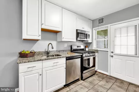 Kitchen - 2816 Plainfield Rd, Dundalk, MD 21222 photo 2 of 4