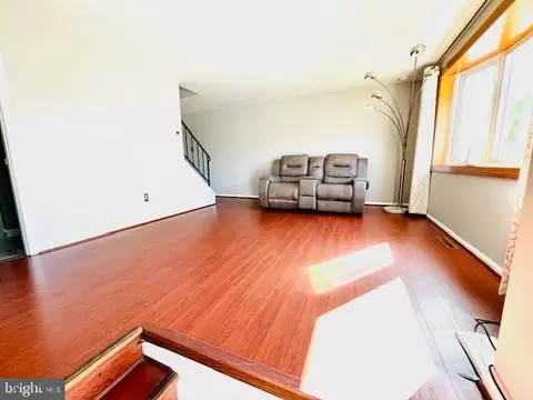 Living - 972 Regina Dr, Halethorpe, MD 21227 photo 2 of 3