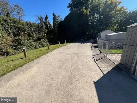 Exterior - 972 Regina Dr, Halethorpe, MD 21227 photo 5 of 6