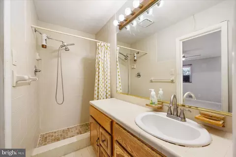 Bath - 8342 Merrymount Dr, Windsor Mill, MD 21244 photo 2 of 4