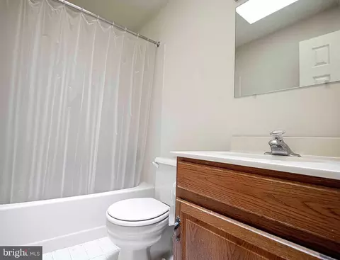 Bath - 16 Campton Ct, Nottingham, MD 21236 photo 1 of 2