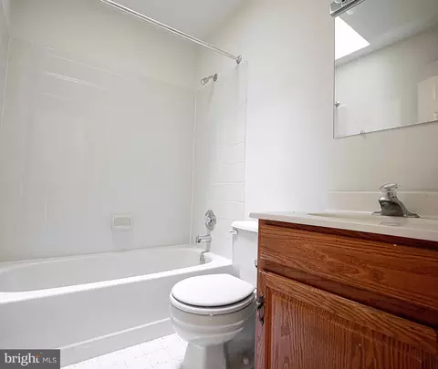 Bath - 16 Campton Ct, Nottingham, MD 21236 photo 2 of 2