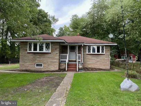947 Thompson Blvd, Essex, MD 21221