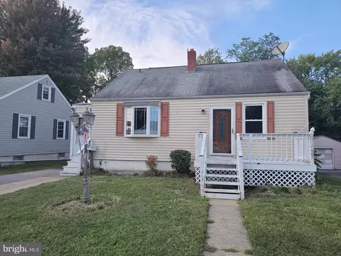 812 Woodlynn Rd N, Essex, MD 21221