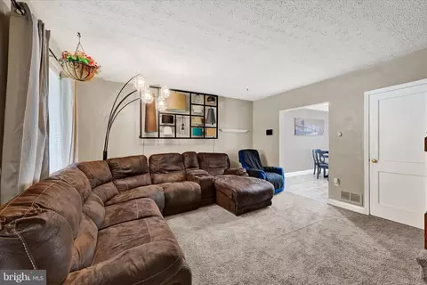 143 Riverthorn Rd, Middle River, MD 21220 photo 4