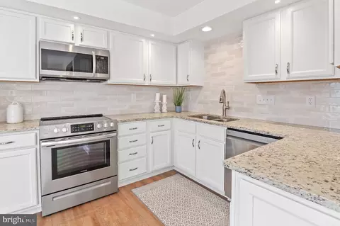 Kitchen - 41 Cedarcone Ct, Nottingham, MD 21236 photo 3 of 5