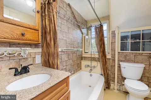 Bath - 6008 Williams Rd, Hydes, MD 21082 photo 1 of 1